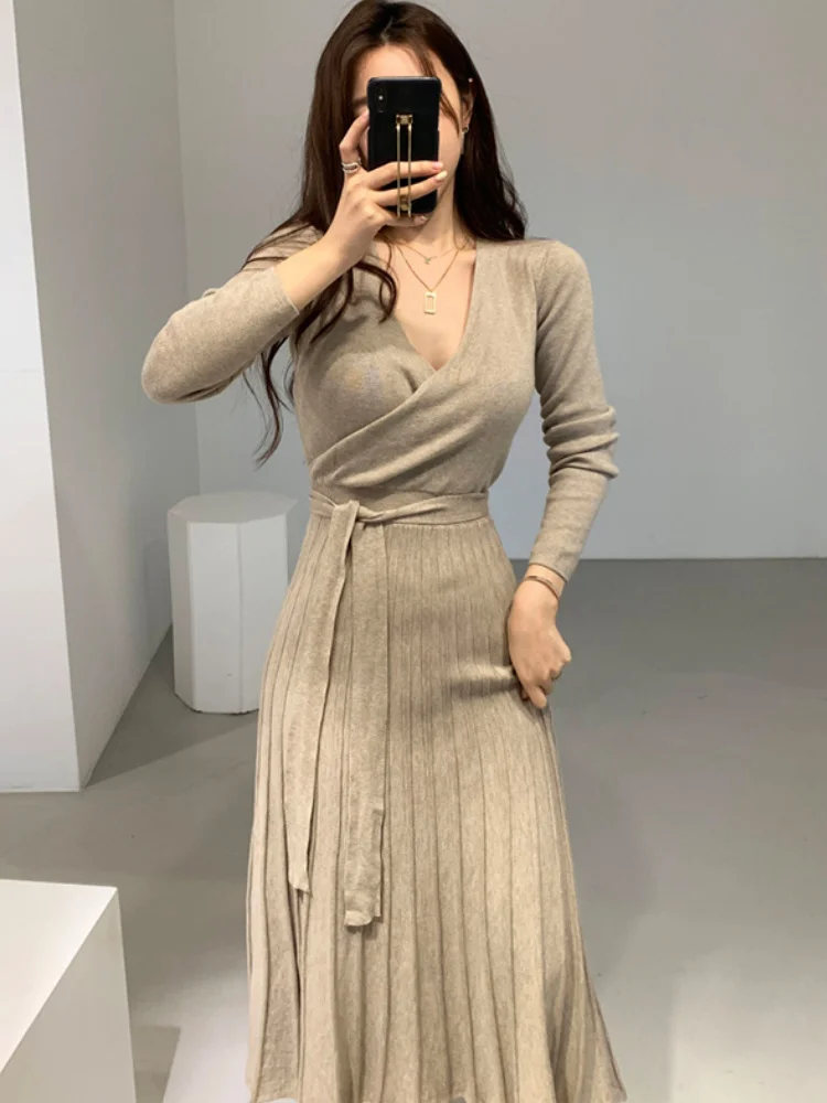 Stretchy Women Knitted Bodycon Pencil Dress New Autumn Winter Solid Vestidos Long Sleeve V Neck Slim Lady Chic Korean Dress
Stretchy Women Knitted Bodycon Pencil Dress New Autumn Winter Solid Vestidos Long Sleeve V Neck Slim Lady Chic Korean Dress