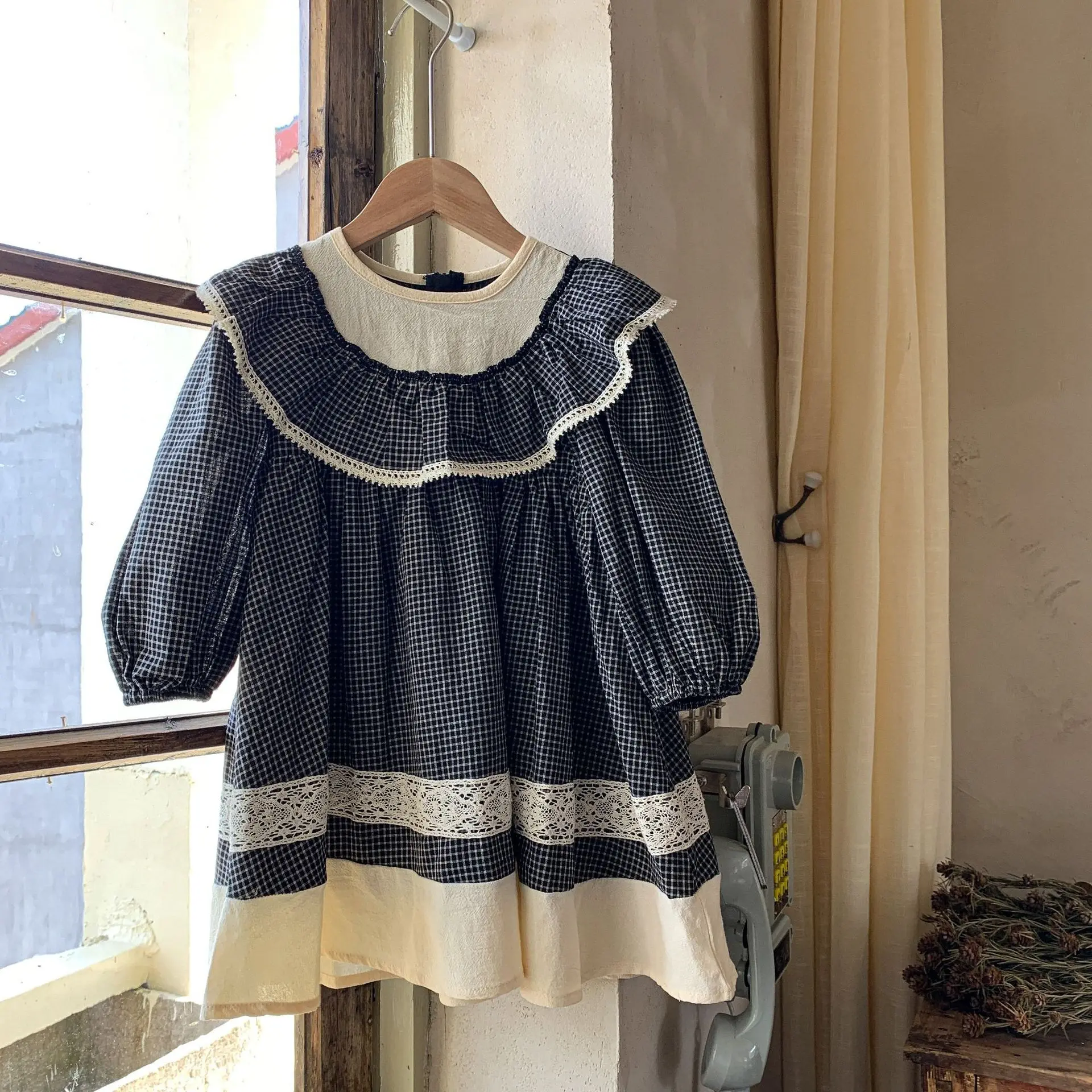 Children Dresses Autumn Winter Baby Girl Ruffles Collar Dress Princess Fashion Retro Lace Long Sleeve Birthday Party Dresses
Children Dresses Autumn Winter Baby Girl Ruffles Collar Dress Princess Fashion Retro Lace Long Sleeve Birthday Party Dresses