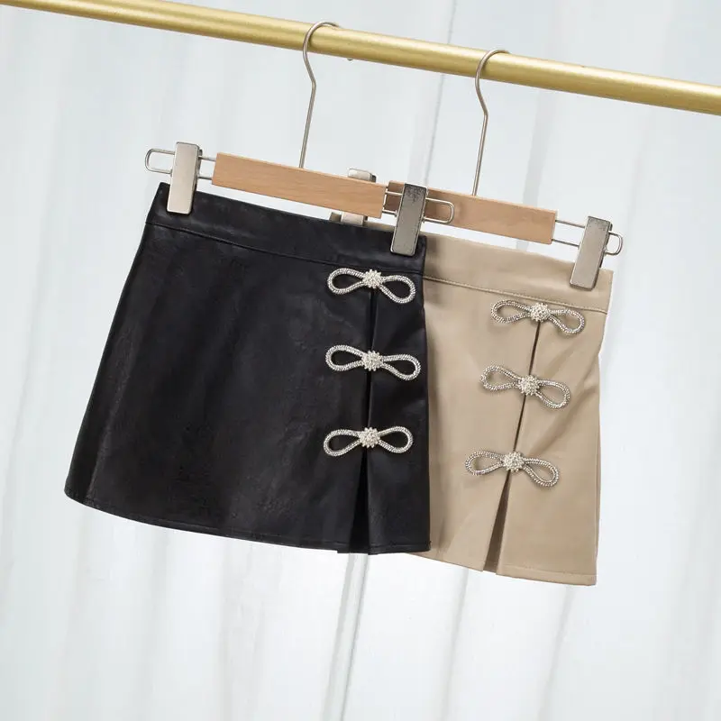 Girls A-line Half length Leather Skirt Short Skirt Diamond inlaid PU Autumn Winter Teen Children's Half length Skirt
Girls A-line Half length Leather Skirt Short Skirt Diamond inlaid PU Autumn Winter Teen Children's Half length Skirt