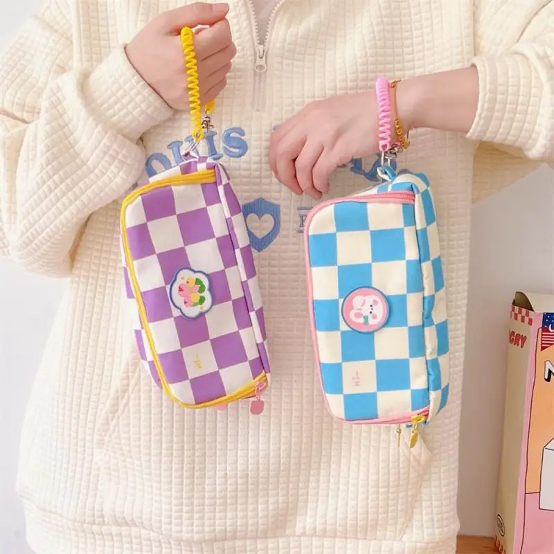 Minimalist Style Suitable For Placing Various Stationery Storage Bag Multi Occasion Applications Pencil Box Chessboard Grid
Minimalist Style Suitable For Placing Various Stationery Storage Bag Multi Occasion Applications Pencil Box Chessboard Grid