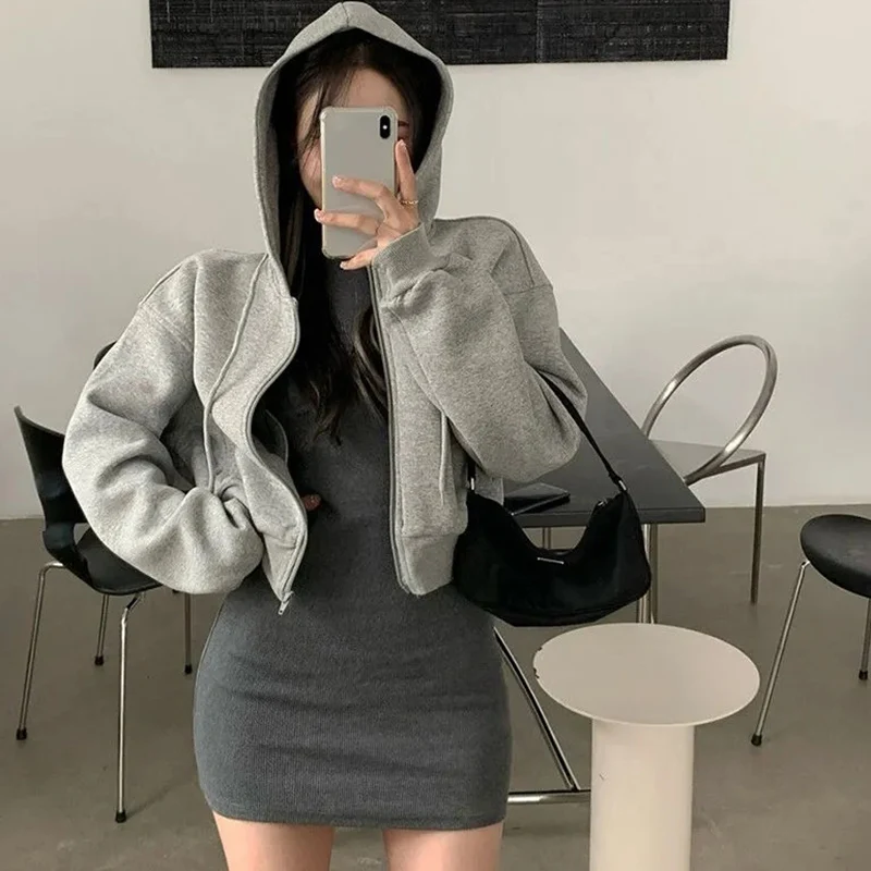 Streetwear Zipper Up Cropped Hoodies Women Korean Fashion Loose Crop Tops Sportswear Woman Harajuku Solid Hooded Sweatshirt
Streetwear Zipper Up Cropped Hoodies Women Korean Fashion Loose Crop Tops Sportswear Woman Harajuku Solid Hooded Sweatshirt