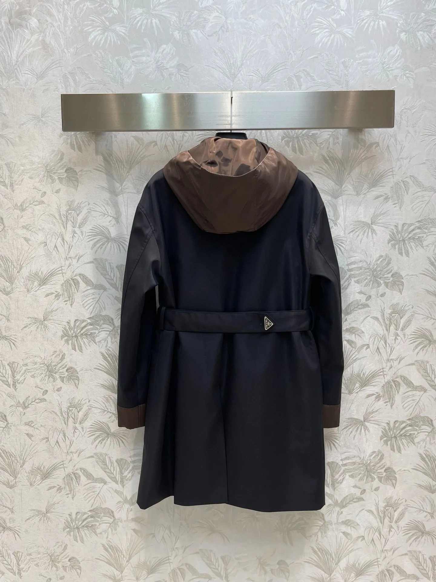Autumn and winter new holiday two-piece design single-breasted long trench coat, handsome fashion and versatile for men and wome
Autumn and winter new holiday two-piece design single-breasted long trench coat, handsome fashion and versatile for men and wome