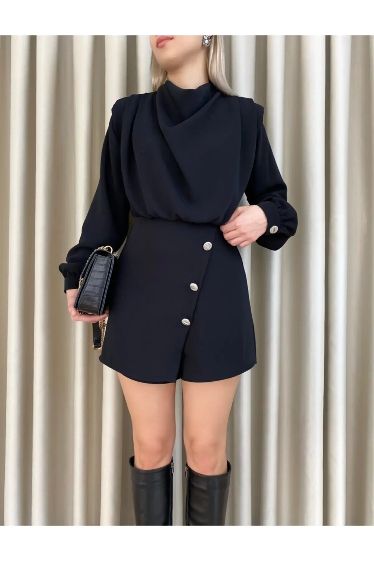 Women's Overalls Black Button Detailed Jumpsuit Dress Hot Style Quality Fabric Sleeveless Baggy Trousers Casual Jumpsuit
Women's Overalls Black Button Detailed Jumpsuit Dress Hot Style Quality Fabric Sleeveless Baggy Trousers Casual Jumpsuit