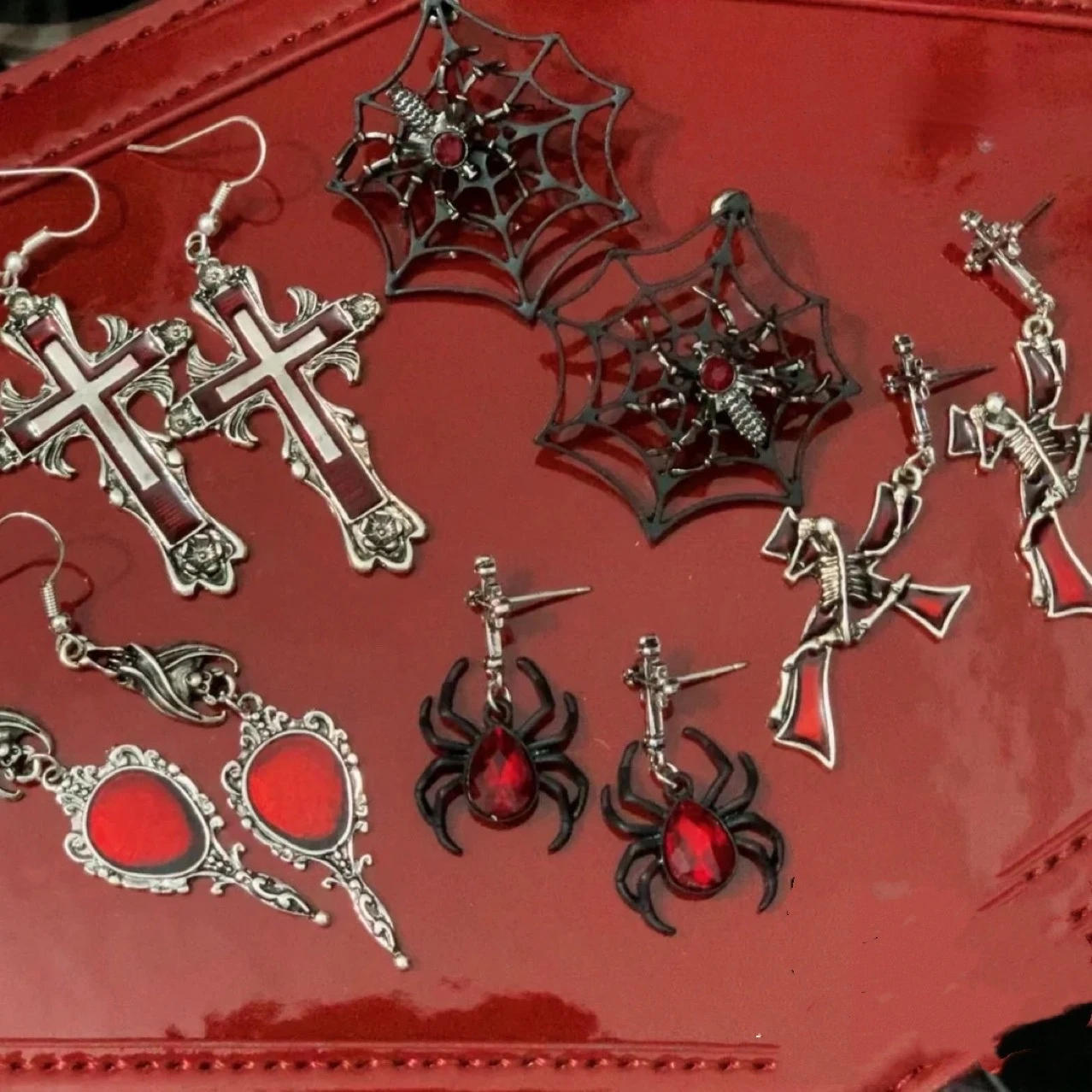 Gothic Halloween Jewelry Cool Skull Cross Spider Earrings Creative Magic Mirror Insect Web Bat Object Earring for Women Female
Gothic Halloween Jewelry Cool Skull Cross Spider Earrings Creative Magic Mirror Insect Web Bat Object Earring for Women Female