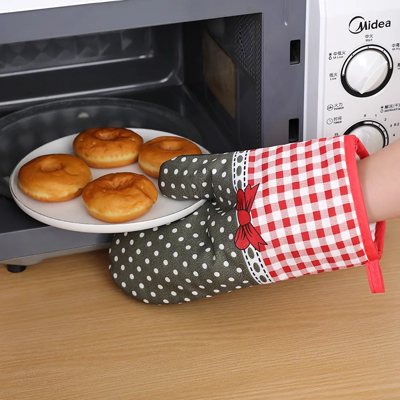 Cotton Print Anti-High Temperature Gloves Microwave Anti-Scald Baking Gloves Kitchen Oven Heat Insulation Gloves
Cotton Print Anti-High Temperature Gloves Microwave Anti-Scald Baking Gloves Kitchen Oven Heat Insulation Gloves