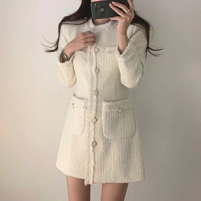 New Korean Chic Women's Dress Elegant New Year Formal Dress Round Neck Tassel Design Single-breasted Long-sleeved Tweed Dress
New Korean Chic Women's Dress Elegant New Year Formal Dress Round Neck Tassel Design Single-breasted Long-sleeved Tweed Dress