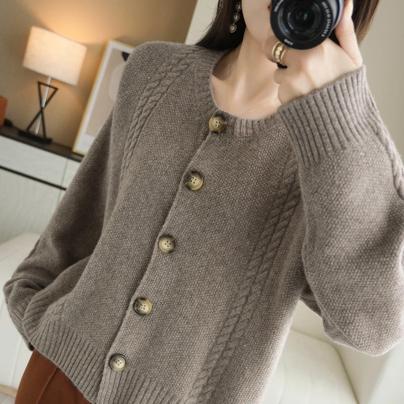 2022 autumn and winter new round neck thickened wool sweater cardigan loose casual retro lazy wind sweater coat women's outer we
2022 autumn and winter new round neck thickened wool sweater cardigan loose casual retro lazy wind sweater coat women's outer we