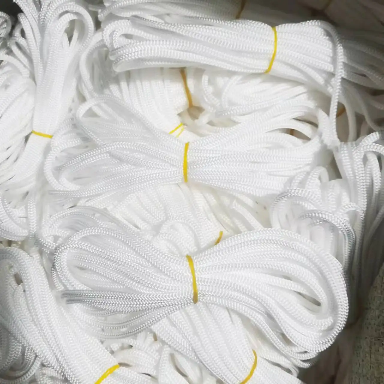 Environmental protection polypropylene rope black-and-white PP yarn braided binding rope packing Rope Nylon basketball net
Environmental protection polypropylene rope black-and-white PP yarn braided binding rope packing Rope Nylon basketball net