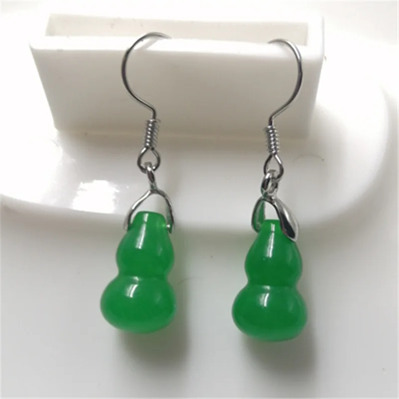 Natural Green Chalcedony Hand-carved Gourd Earrings Fashion Boutique Jewelry Ladies Earrings Gift Accessories
Natural Green Chalcedony Hand-carved Gourd Earrings Fashion Boutique Jewelry Ladies Earrings Gift Accessories