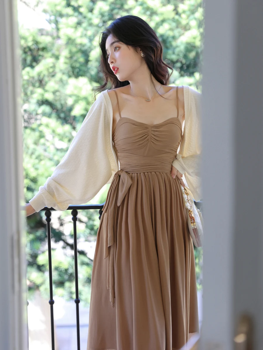 Комплект из трех предметов в стиле ретро, осенний кардиган + рукава-фонарики + однотонный плиссированный маленький топ с лямкой на шее + юбка,...
Комплект из трех предметов в стиле ретро, осенний кардиган + рукава-фонарики + однотонный плиссированный маленький топ с лямкой на шее + юбка,...