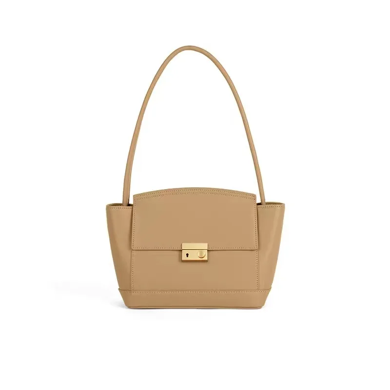 Cowhide portable Tote Bag 2022 fashion one shoulder armpit bag buckle large capacity French retro few Tote Bag
Cowhide portable Tote Bag 2022 fashion one shoulder armpit bag buckle large capacity French retro few Tote Bag