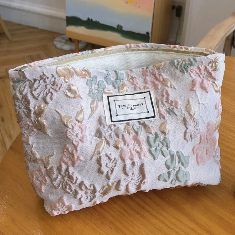 Retro Floral Women's Cosmetic Bag Case Bubble Fabric Makeup Bag Large Toiletry Bags Accessories Storage Inner Bag for Handbag
Retro Floral Women's Cosmetic Bag Case Bubble Fabric Makeup Bag Large Toiletry Bags Accessories Storage Inner Bag for Handbag
