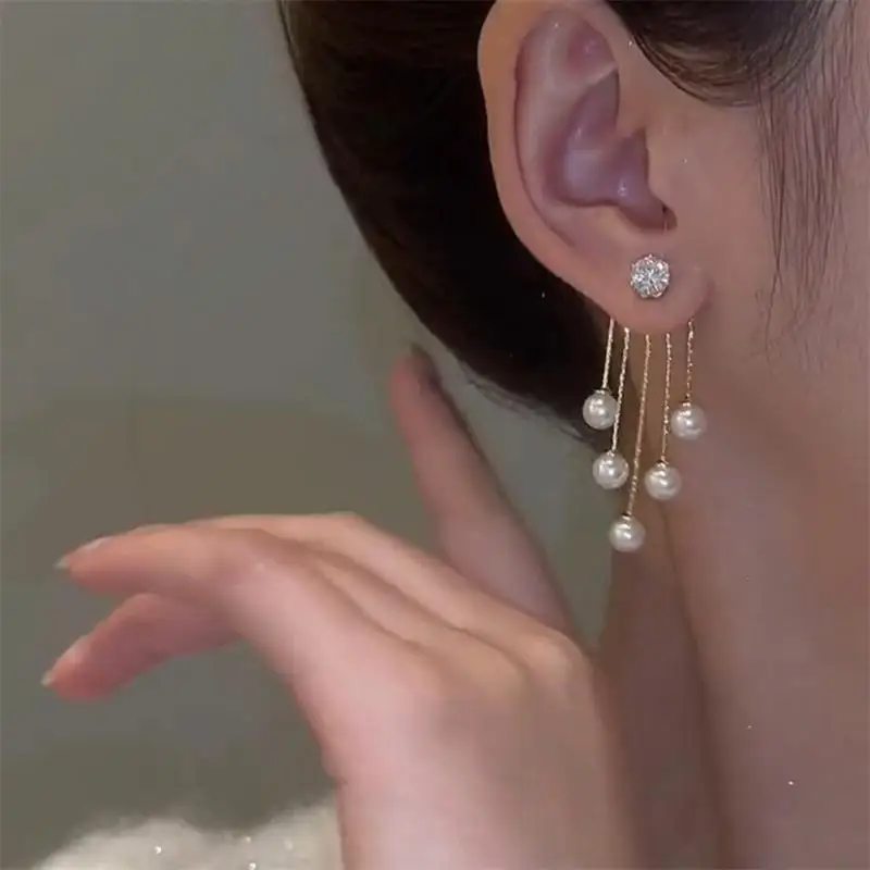Жемчужные серьги-кисточки из сплава, модный внешний вид, изысканное мастерство исполнения. Модный и нишевой дизайн гальванического покрытия
Жемчужные серьги-кисточки из сплава, модный внешний вид, изысканное мастерство исполнения. Модный и нишевой дизайн гальванического покрытия