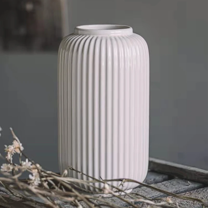 Vintage Office White Vase Luxury Aesthetic Minimalist Advanced Outdoor Vase Chinese Creative Decoration Maison Vase Decoration
Vintage Office White Vase Luxury Aesthetic Minimalist Advanced Outdoor Vase Chinese Creative Decoration Maison Vase Decoration