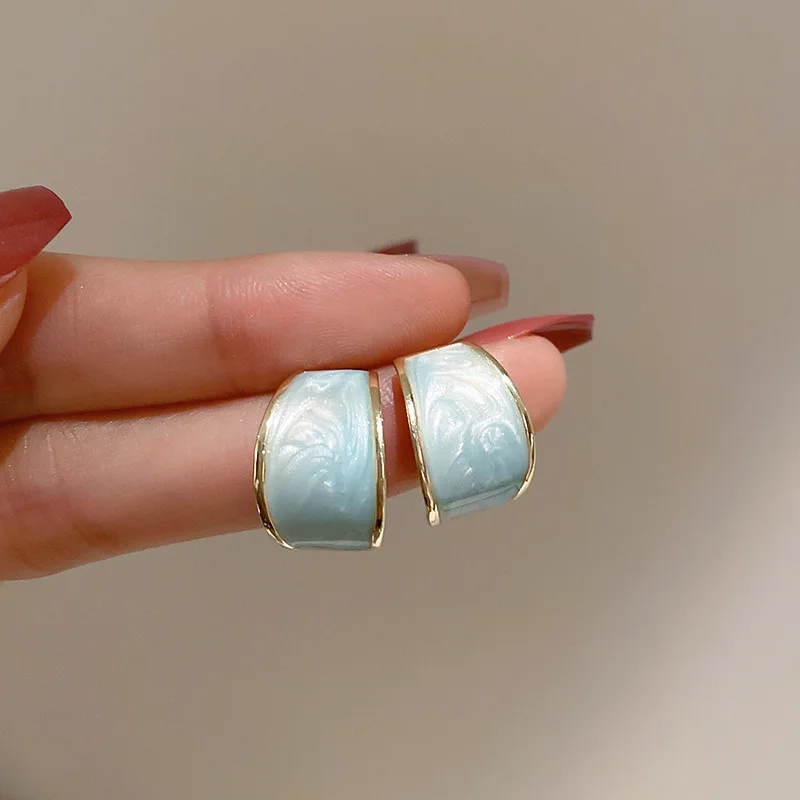 New Simple Light Blue Enamel Wide Arc C Stud Earrings For Women Fashion Jewelry Rhinestone Boucle oreille Femme Brincos
New Simple Light Blue Enamel Wide Arc C Stud Earrings For Women Fashion Jewelry Rhinestone Boucle oreille Femme Brincos