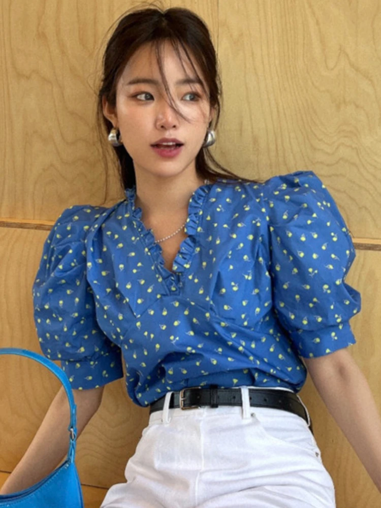 Рубашка женская с V-образным вырезом и рукавами-фонариками
Рубашка женская с V-образным вырезом и рукавами-фонариками