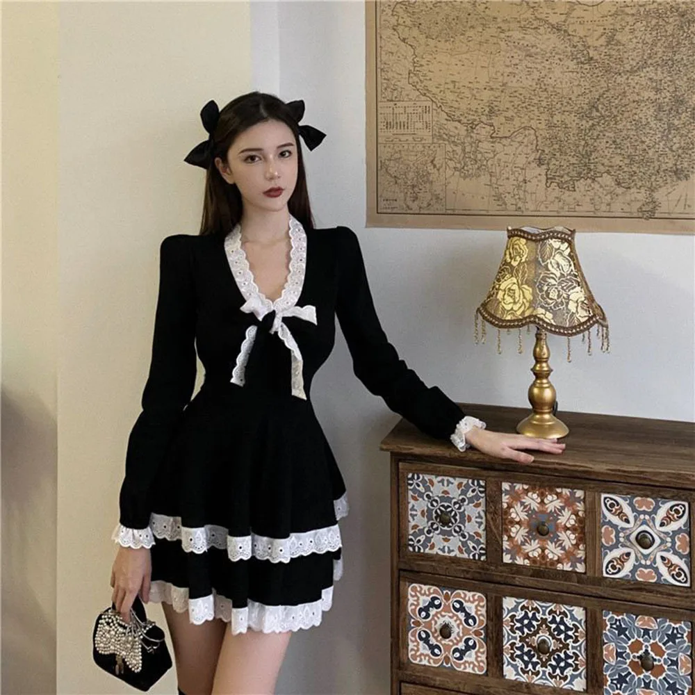 Korean Dresses For Women Autumn Long Sleeve Black Lace Short Dress 2022 New Temperament V-Neck Sweet Ladies Elegant Mini Dress
Korean Dresses For Women Autumn Long Sleeve Black Lace Short Dress 2022 New Temperament V-Neck Sweet Ladies Elegant Mini Dress