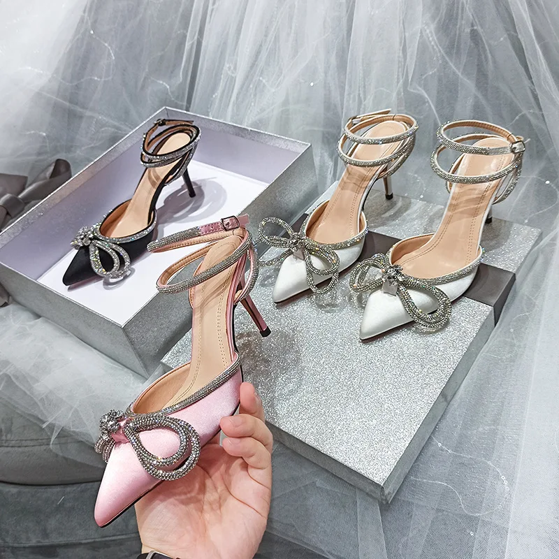 2022Hot Glitter Rhinestones Women Pumps Crystal bowknot Satin Summer Lady Shoes Genuine leather High heels Party Prom Shoes34-43
2022Hot Glitter Rhinestones Women Pumps Crystal bowknot Satin Summer Lady Shoes Genuine leather High heels Party Prom Shoes34-43