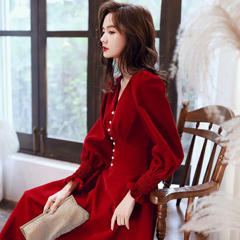 Vintage Autumn Red Long Velvet Dress Winter Women Clothes Flare Sleeve V Neck Robe Longue Femme Black Vestidos Elegantes S-4XL 
Vintage Autumn Red Long Velvet Dress Winter Women Clothes Flare Sleeve V Neck Robe Longue Femme Black Vestidos Elegantes S-4XL