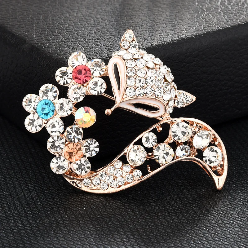 2022 Factory Direct Elegant Crystal Fox Floral Brooch Gift Fashion Pearl Accessory Women's Corsage
2022 Factory Direct Elegant Crystal Fox Floral Brooch Gift Fashion Pearl Accessory Women's Corsage