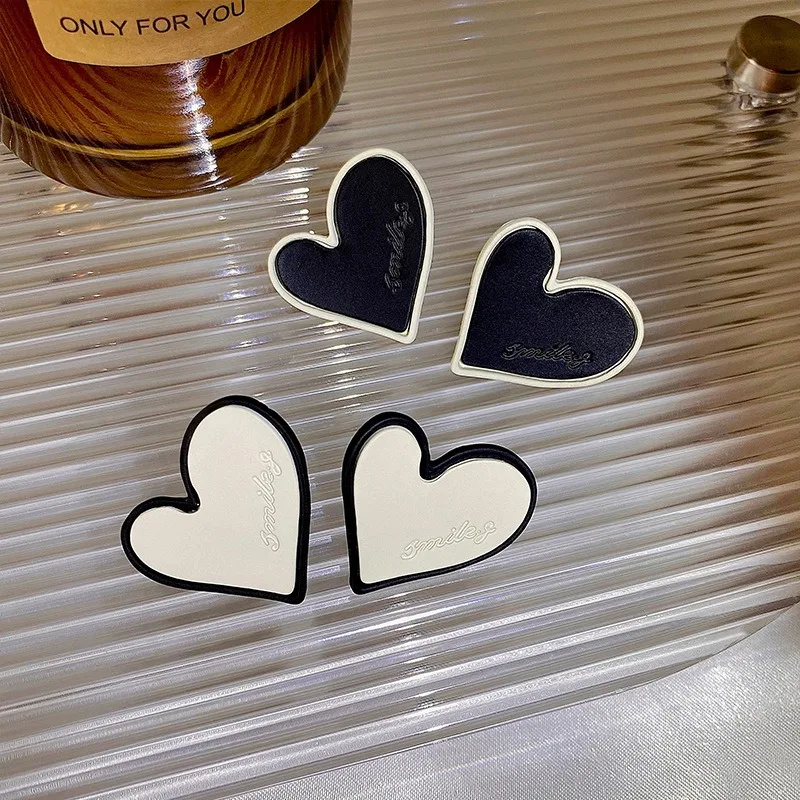 Heart Stud Earrings for Women Black Color Love Couple Gifts Trendy Korean Simple Cute Romantic Jewelry Accessories Ear
Heart Stud Earrings for Women Black Color Love Couple Gifts Trendy Korean Simple Cute Romantic Jewelry Accessories Ear