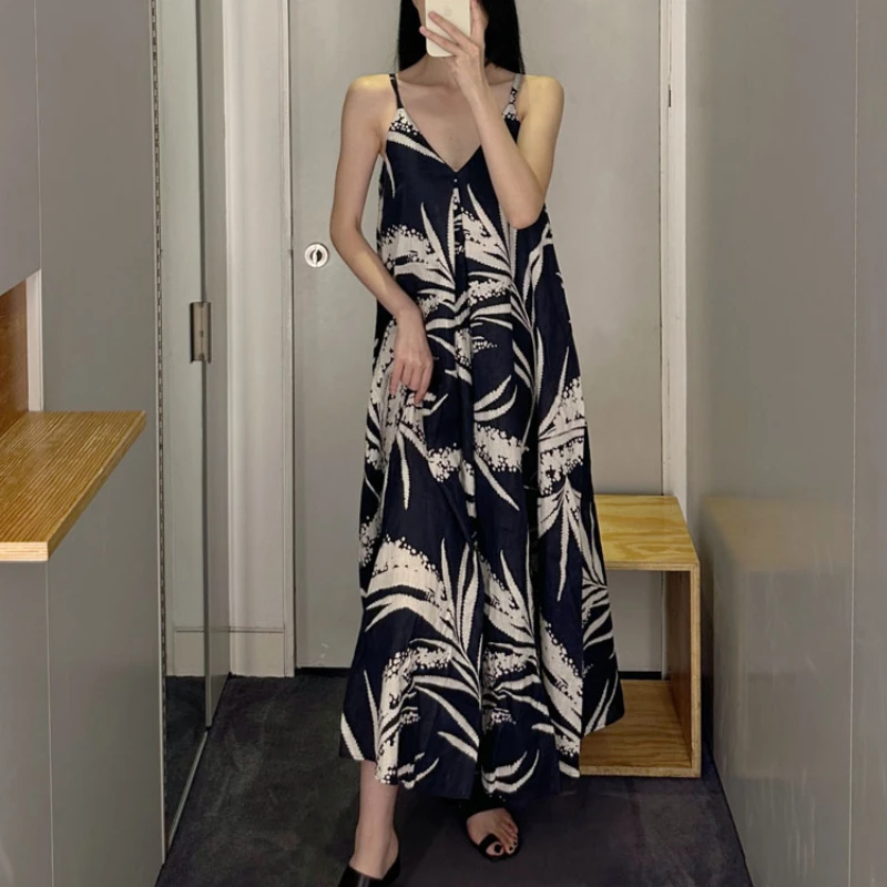 Женское свободное платье средней длины с V-образным вырезом и принтом
Женское свободное платье средней длины с V-образным вырезом и принтом