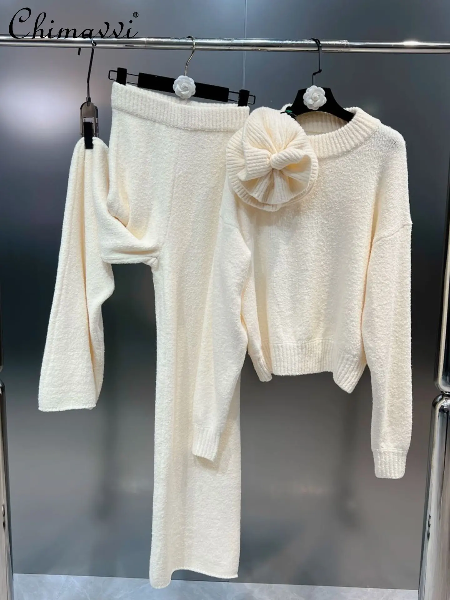 2022 Autumn Crew Neck Long Sleeve Rose Brooch Decoration Pullover Straight-Leg Pants Temperament Leisure Womens Two-Piece Set
2022 Autumn Crew Neck Long Sleeve Rose Brooch Decoration Pullover Straight-Leg Pants Temperament Leisure Womens Two-Piece Set