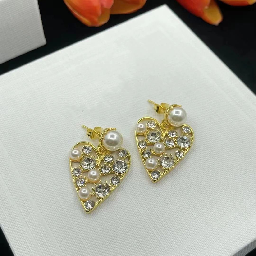 European and American Women's Fashion Gold-plated Heart-shaped Earrings Jewelry
European and American Women's Fashion Gold-plated Heart-shaped Earrings Jewelry