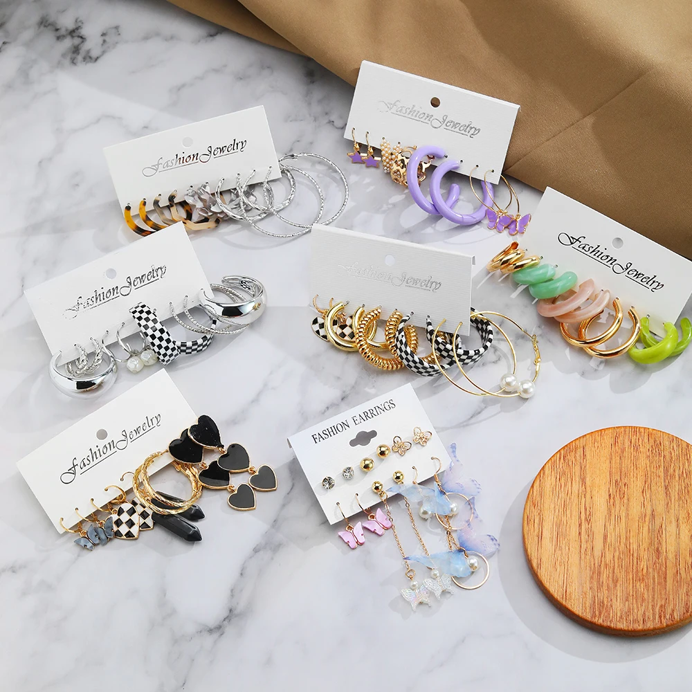 Модные черные акриловые серьги IPARAM в клетку с бабочкой и сердцем, набор для женщин, трендовые цветные серьги-подвески, набор сережек, ювелир... 
Модные черные акриловые серьги IPARAM в клетку с бабочкой и сердцем, набор для женщин, трендовые цветные серьги-подвески, набор сережек, ювелир...