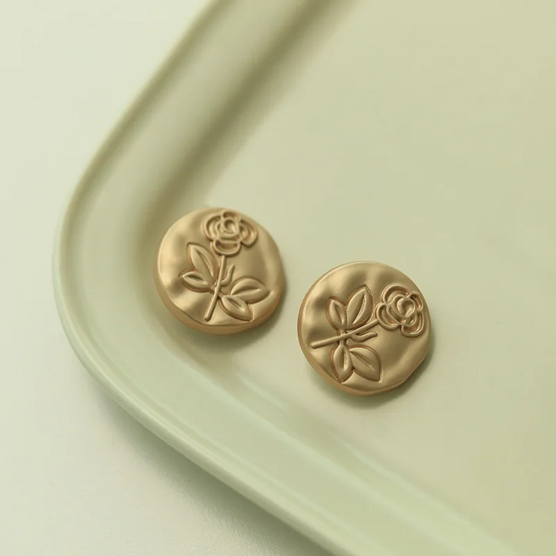 2pcs 18/23mm Rose embossed metal button, little fragrant lady's button, tweed coat, fur coat, suit, sweater button
2pcs 18/23mm Rose embossed metal button, little fragrant lady's button, tweed coat, fur coat, suit, sweater button