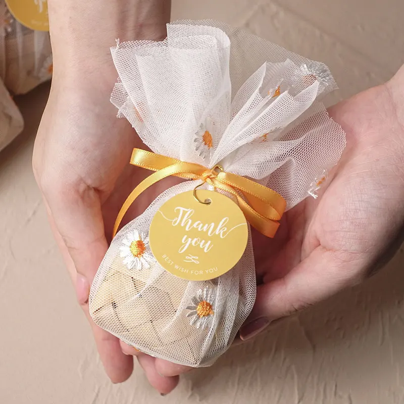 INS Fengwang красная Премиум Удобная Подарочная коробка для конфет Свадебная коробка для конфет пустая коробка ручная корзина
INS Fengwang красная Премиум Удобная Подарочная коробка для конфет Свадебная коробка для конфет пустая коробка ручная корзина