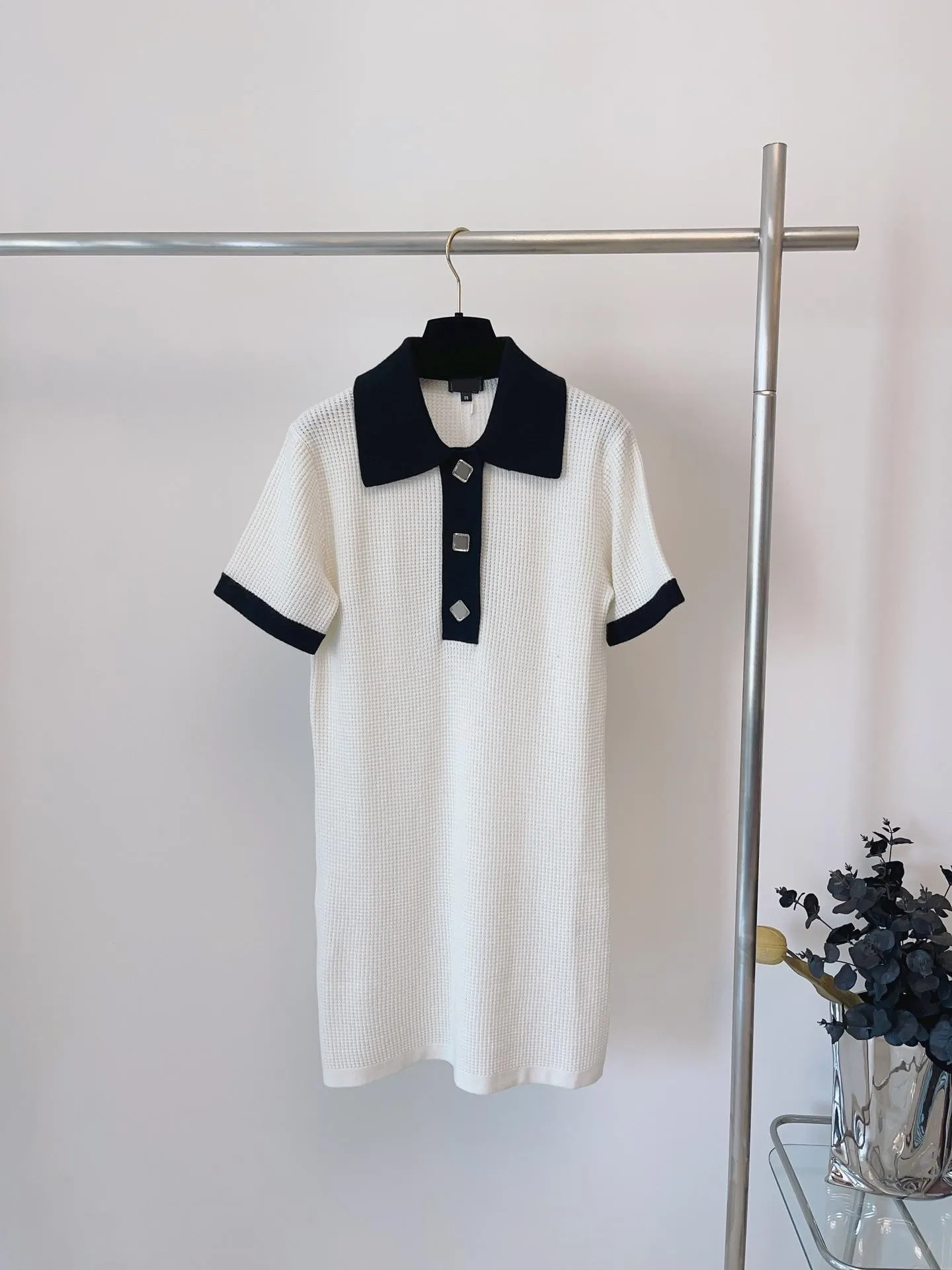 Jennie Style 2023 Advanced Small Fragrant Wind Workshop Series Cashmere Knitted Polo Skirt
Jennie Style 2023 Advanced Small Fragrant Wind Workshop Series Cashmere Knitted Polo Skirt