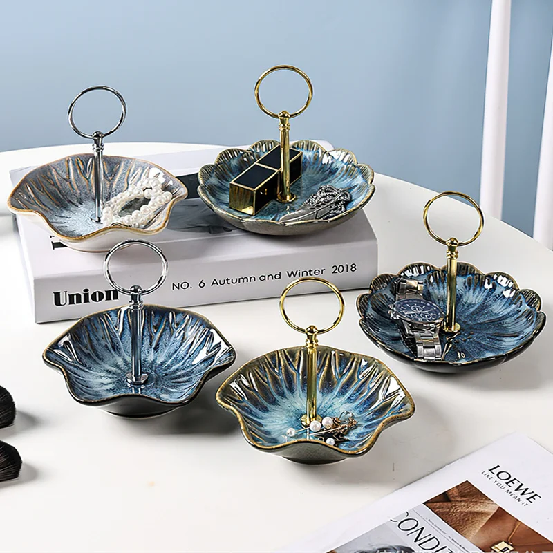 Ceramic Snack Dish Nordic Gold Handle Flower Shape Jewelry Plate High-end Jewelry Storage Tray Creative Desktop Ornaments
Ceramic Snack Dish Nordic Gold Handle Flower Shape Jewelry Plate High-end Jewelry Storage Tray Creative Desktop Ornaments