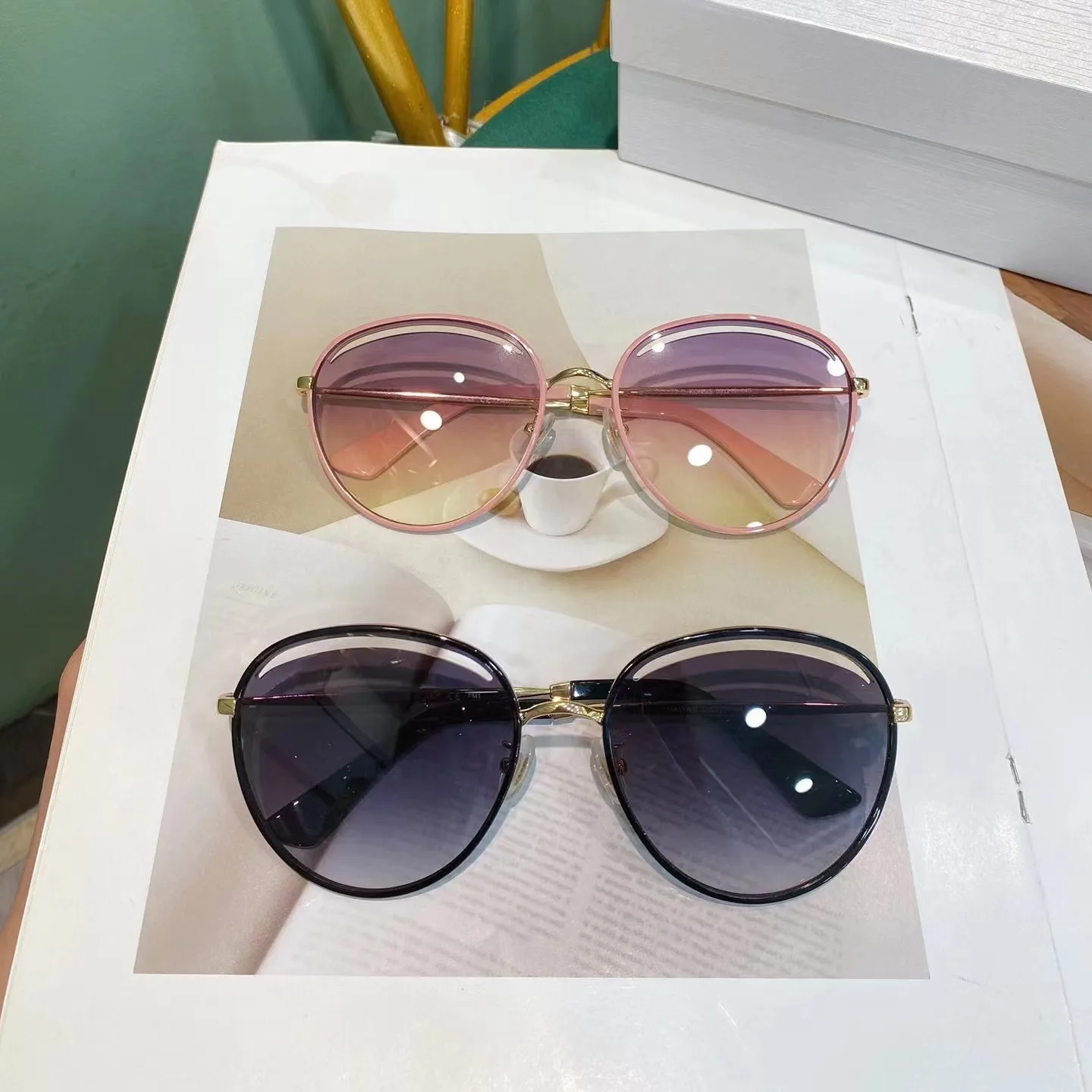 High-end women's glasses 2022 fashion new products gradient color design Western-style sunglasses, fashionable and versatile
High-end women's glasses 2022 fashion new products gradient color design Western-style sunglasses, fashionable and versatile