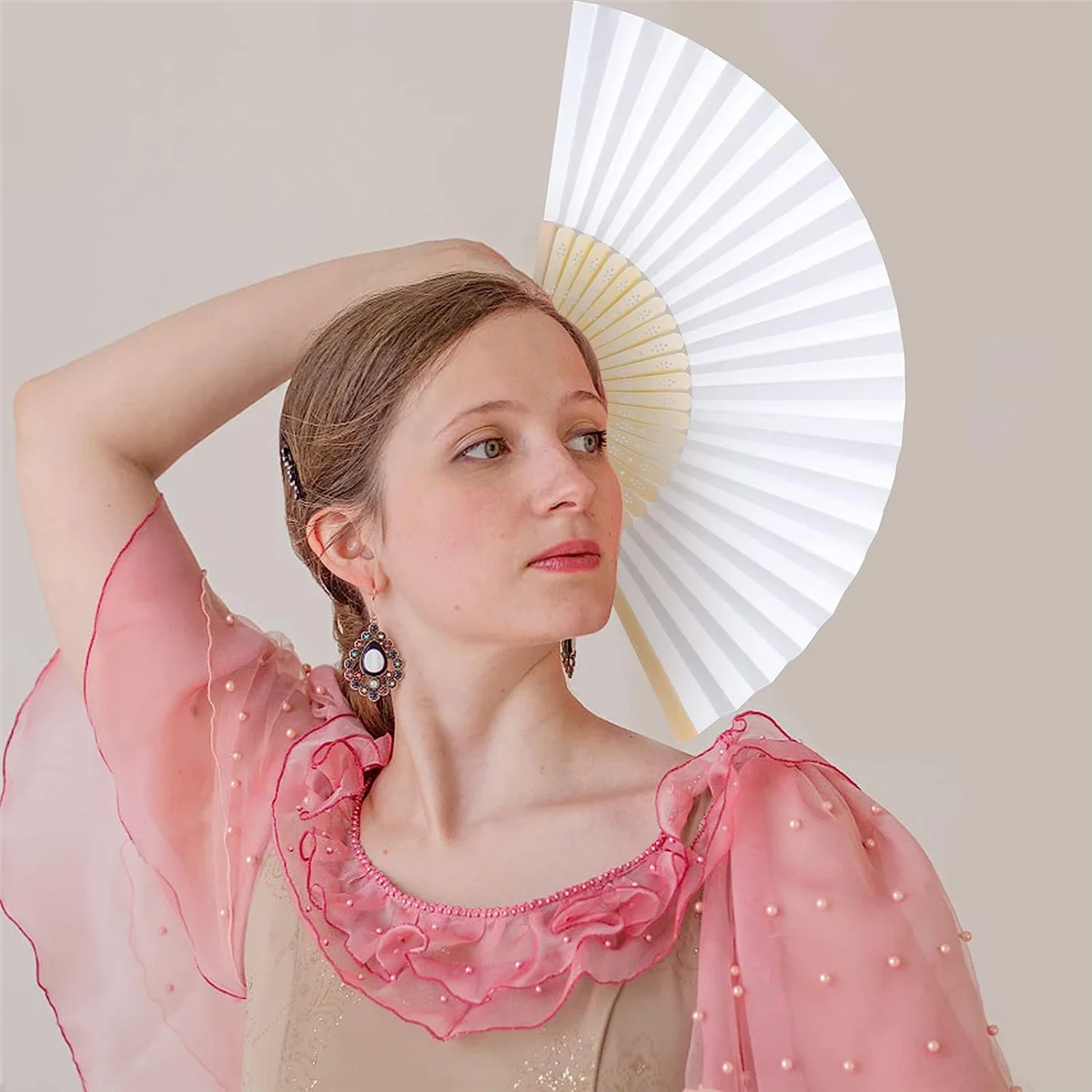 28PCS Handheld Folding White Paper Fans Foldable Bamboo Fans for Wedding DIY Crafting Wall Decor Party Favors White 
28PCS Handheld Folding White Paper Fans Foldable Bamboo Fans for Wedding DIY Crafting Wall Decor Party Favors White