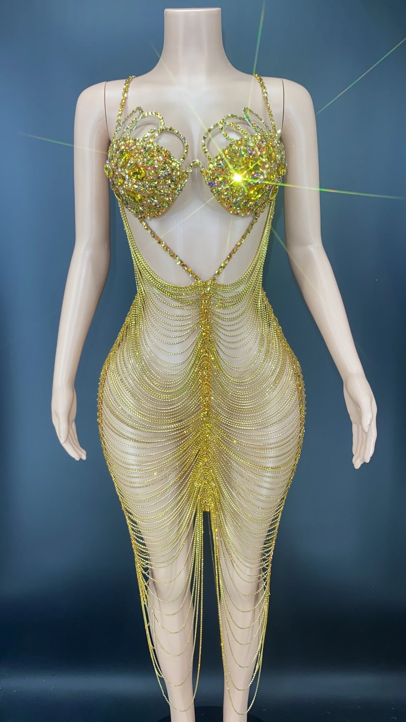 Sexy Stage Gold Crystals Chains Costume Outfit Hollow Rhinestones Dress Evening Birthday Celebrate Wedding Prom Party Dress
Sexy Stage Gold Crystals Chains Costume Outfit Hollow Rhinestones Dress Evening Birthday Celebrate Wedding Prom Party Dress