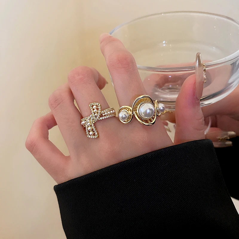DREJEW Golden Geometric Knotted Open Ring For Women Luxury Elegant Imitation Pearl Zircon Ring Wedding Engagement Jewelry
DREJEW Golden Geometric Knotted Open Ring For Women Luxury Elegant Imitation Pearl Zircon Ring Wedding Engagement Jewelry