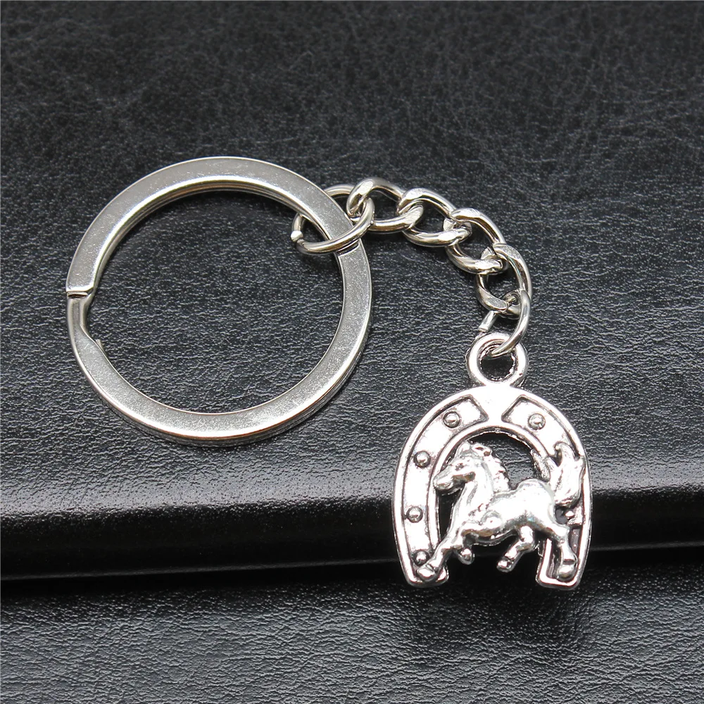 DIY Metal Keychain Holder Antique Silver Color 23x17mm Horseshoe Horse Pendant Keyring Souvenirs Gift
DIY Metal Keychain Holder Antique Silver Color 23x17mm Horseshoe Horse Pendant Keyring Souvenirs Gift