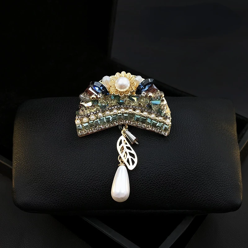 Original Handmade Half Moon Tassel Brooch Exquisite High-End Women's Pin Sweater Coat Corsage Accessories Rhinestone Jewelry Pin
Original Handmade Half Moon Tassel Brooch Exquisite High-End Women's Pin Sweater Coat Corsage Accessories Rhinestone Jewelry Pin