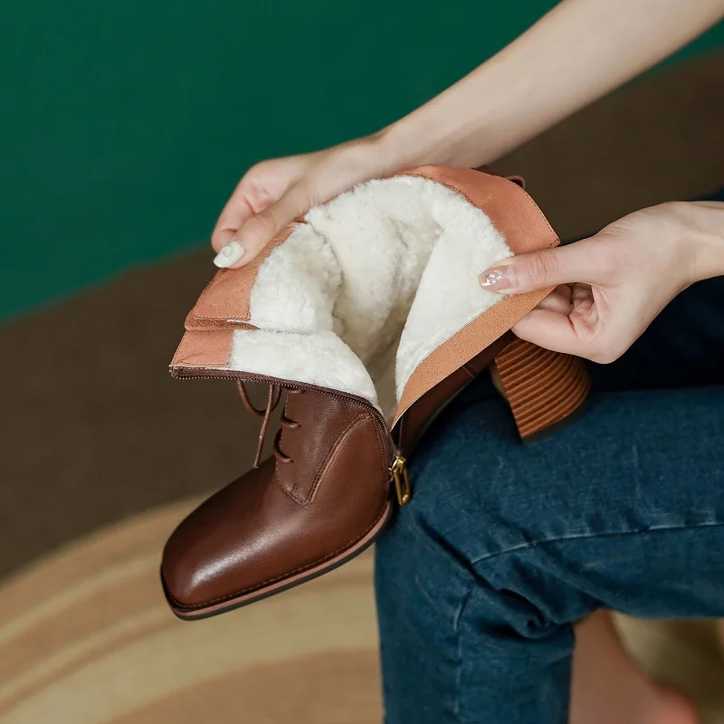 Женские ботинки со шнуровкой, на толстом квадратном каблуке 7 см
Женские ботинки со шнуровкой, на толстом квадратном каблуке 7 см