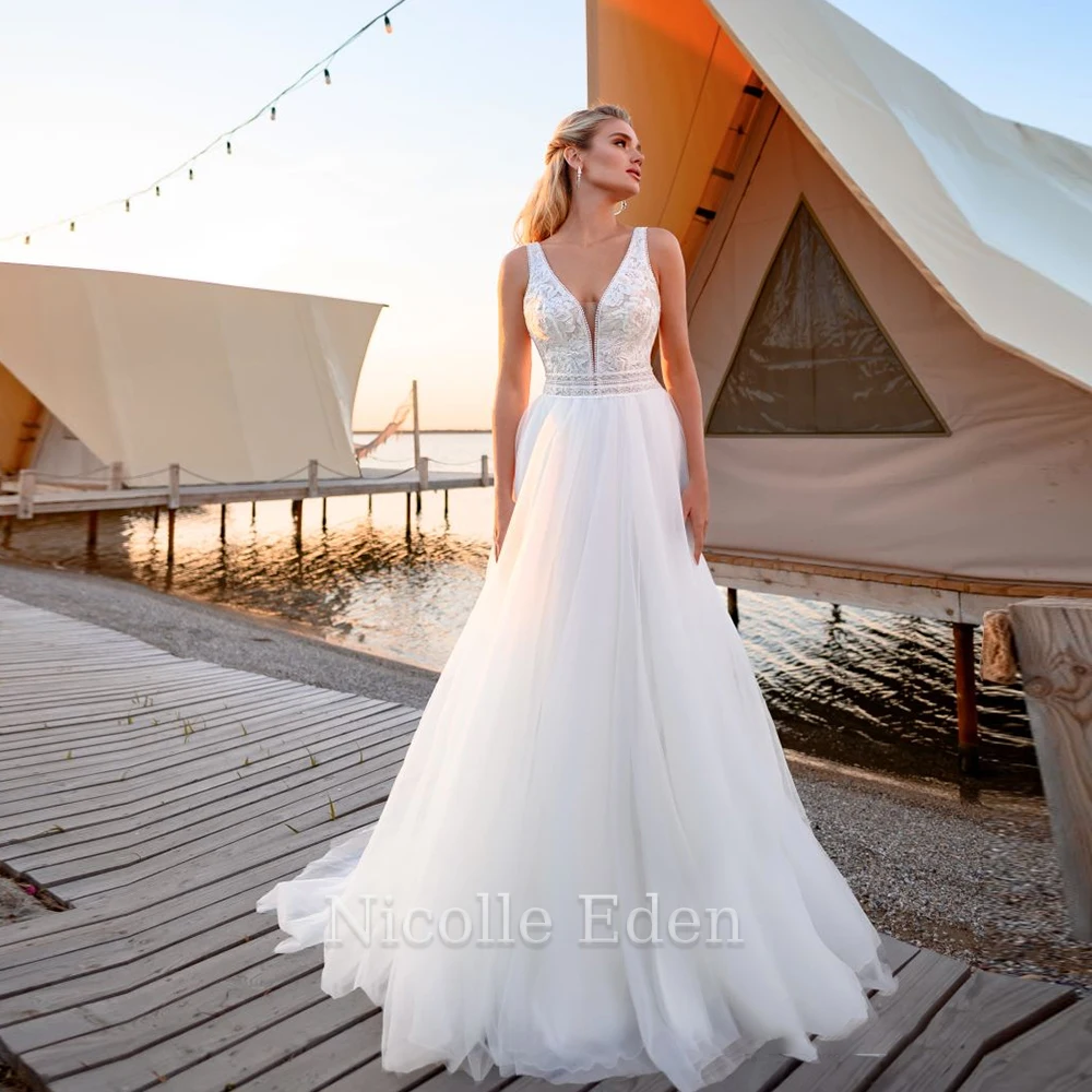 Nicolle Eden Boho V-Neck A Line Wedding Dresses Backless Lace Appliques Formal Bride Gown Vestido De Casamento Custom Made
Nicolle Eden Boho V-Neck A Line Wedding Dresses Backless Lace Appliques Formal Bride Gown Vestido De Casamento Custom Made