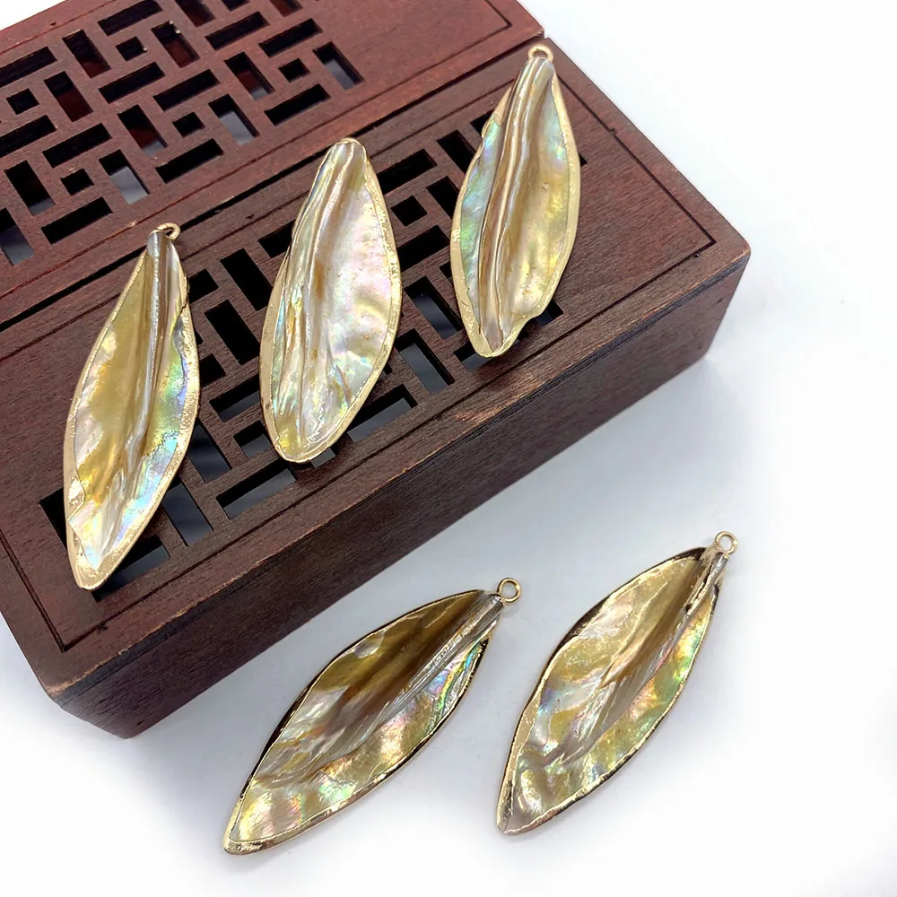 Leaf-shaped Carved Pendant Natural Seawater Shell Vintage Trendy Jewelry Necklace Accessories Hand-carved Couple Style 12x40mm
Leaf-shaped Carved Pendant Natural Seawater Shell Vintage Trendy Jewelry Necklace Accessories Hand-carved Couple Style 12x40mm