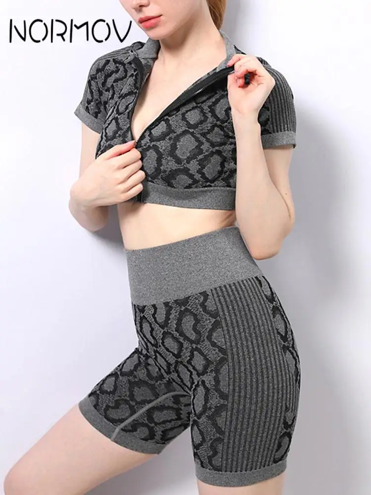 NORMOV Printing Summer Yoga Sets Seamless Zipper Short Sports Suits 2 Pieces Fitness Sets High Waist Shorts Short Sleeve Shirts
NORMOV Printing Summer Yoga Sets Seamless Zipper Short Sports Suits 2 Pieces Fitness Sets High Waist Shorts Short Sleeve Shirts