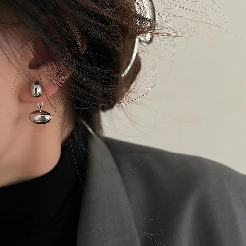 2023 New Silver Needle Geometric Oval Metal Earrings South Korea Simple Fashion Style Earrings Cool Wind Earrings Female
2023 New Silver Needle Geometric Oval Metal Earrings South Korea Simple Fashion Style Earrings Cool Wind Earrings Female