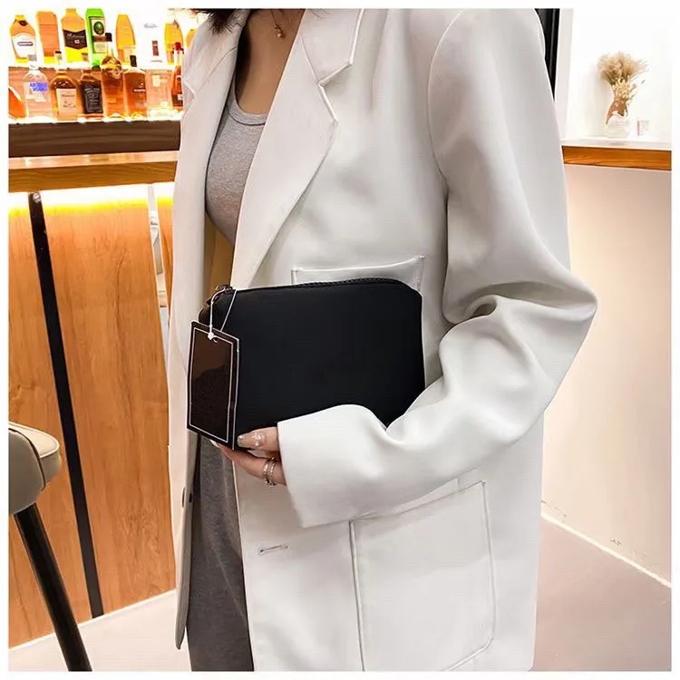 B27Brand Cosmetic Organizer Bag Make Up Heat Printing Cosmetic Bag Fashion Women Brand Makeup Bag Toiletry Tool Black Bag Zipper
B27Brand Cosmetic Organizer Bag Make Up Heat Printing Cosmetic Bag Fashion Women Brand Makeup Bag Toiletry Tool Black Bag Zipper