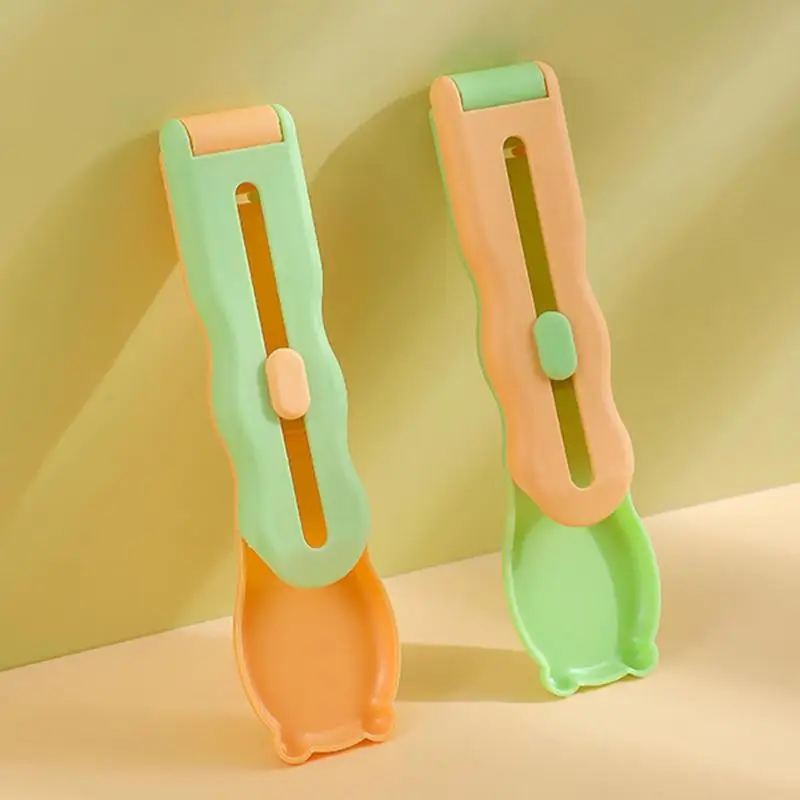 Выжималка для питомцев с длинной полосой и кнопкой
Выжималка для питомцев с длинной полосой и кнопкой