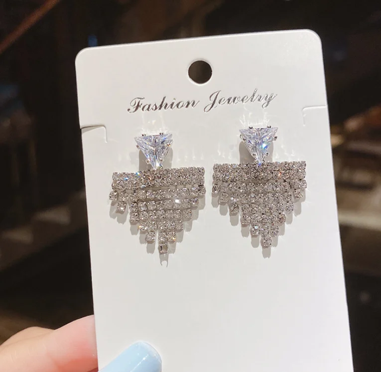 ANGLANG Charming Bling Dangle Earrings AAA Cubic Zirconia Silver 18k Gold Earrings for Women Bridal Wedding Jewelry Party Gift
ANGLANG Charming Bling Dangle Earrings AAA Cubic Zirconia Silver 18k Gold Earrings for Women Bridal Wedding Jewelry Party Gift