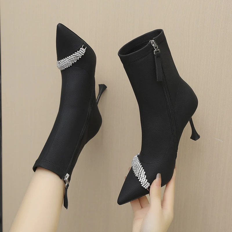 Туфли-лодочки женские зимние с острым носком, на молнии 
Туфли-лодочки женские зимние с острым носком, на молнии