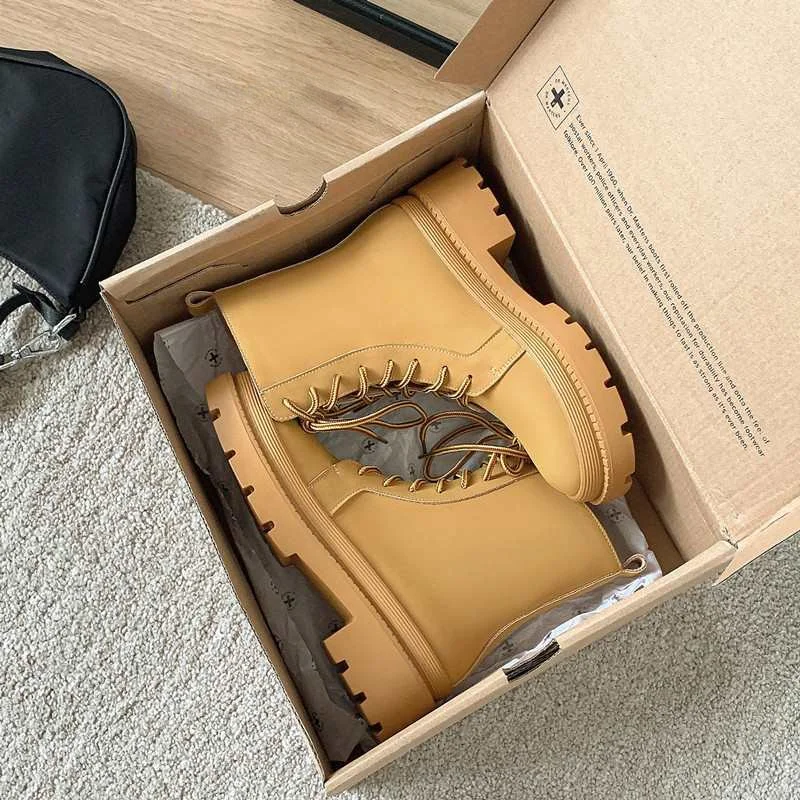 Women Ankle Boots Real Leather 2023 New Warm Fur Heels Shoes Woman Platform Short Boots Lady Footwear Size 34-41 Botas Mujer
Women Ankle Boots Real Leather 2023 New Warm Fur Heels Shoes Woman Platform Short Boots Lady Footwear Size 34-41 Botas Mujer