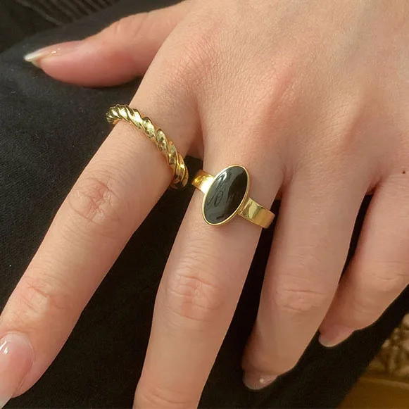 Punk Personality Luxury Geometric Oval Black Resin Mold Gothic Gold Finger Rings For Women New Elegant Charms Jewelry 2022
Punk Personality Luxury Geometric Oval Black Resin Mold Gothic Gold Finger Rings For Women New Elegant Charms Jewelry 2022